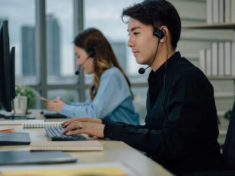 Đội ngũ hỗ trợ khách hàng và hệ thống bảo mật